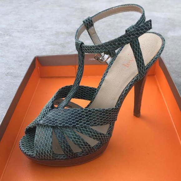 T-strap heels - Picture 4 of 4